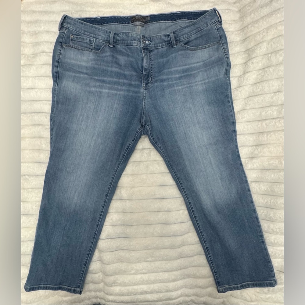 Torrid 24S (short) Boyfriend Jeans